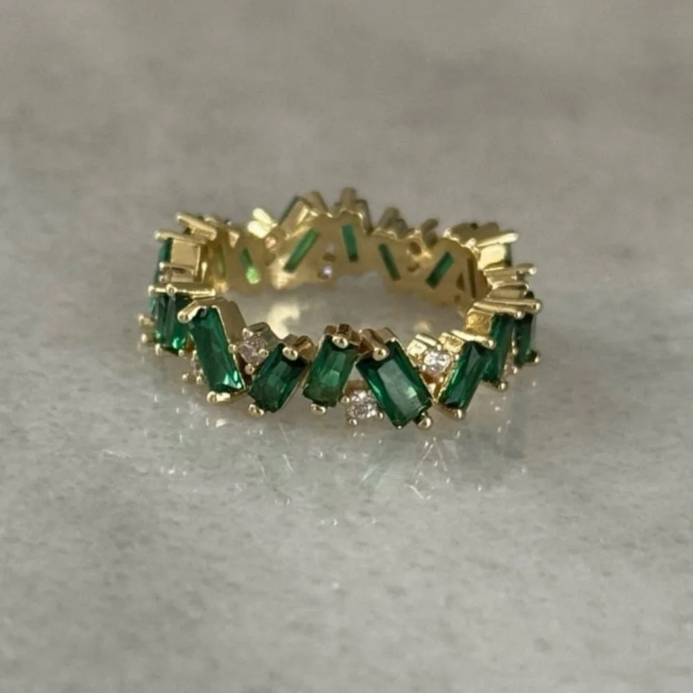 Gold Green Crystal Stacked Ring
Brand New
Size 7 - Picture 1 of 4